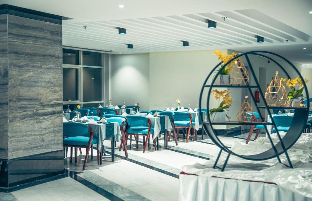 Taj Park Hotel ресторани
