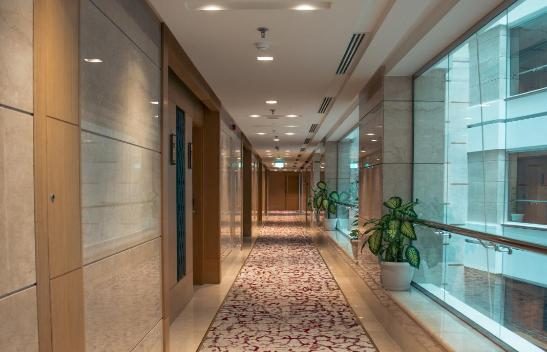 Taj Park Hotel коридори